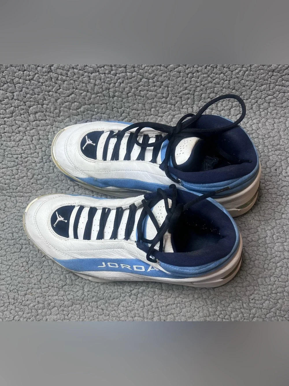 Vintage Jordan Team Showcase UNC Athletic Shoes Men’s Size 10.5 White & Blue